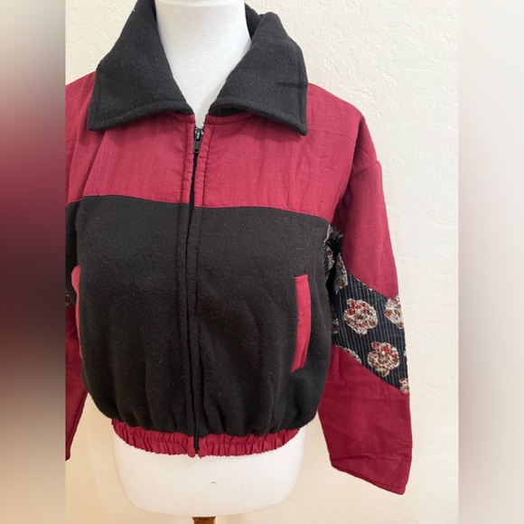 Stylish Black and Red Women's Jacket - Picture 3 of 3
